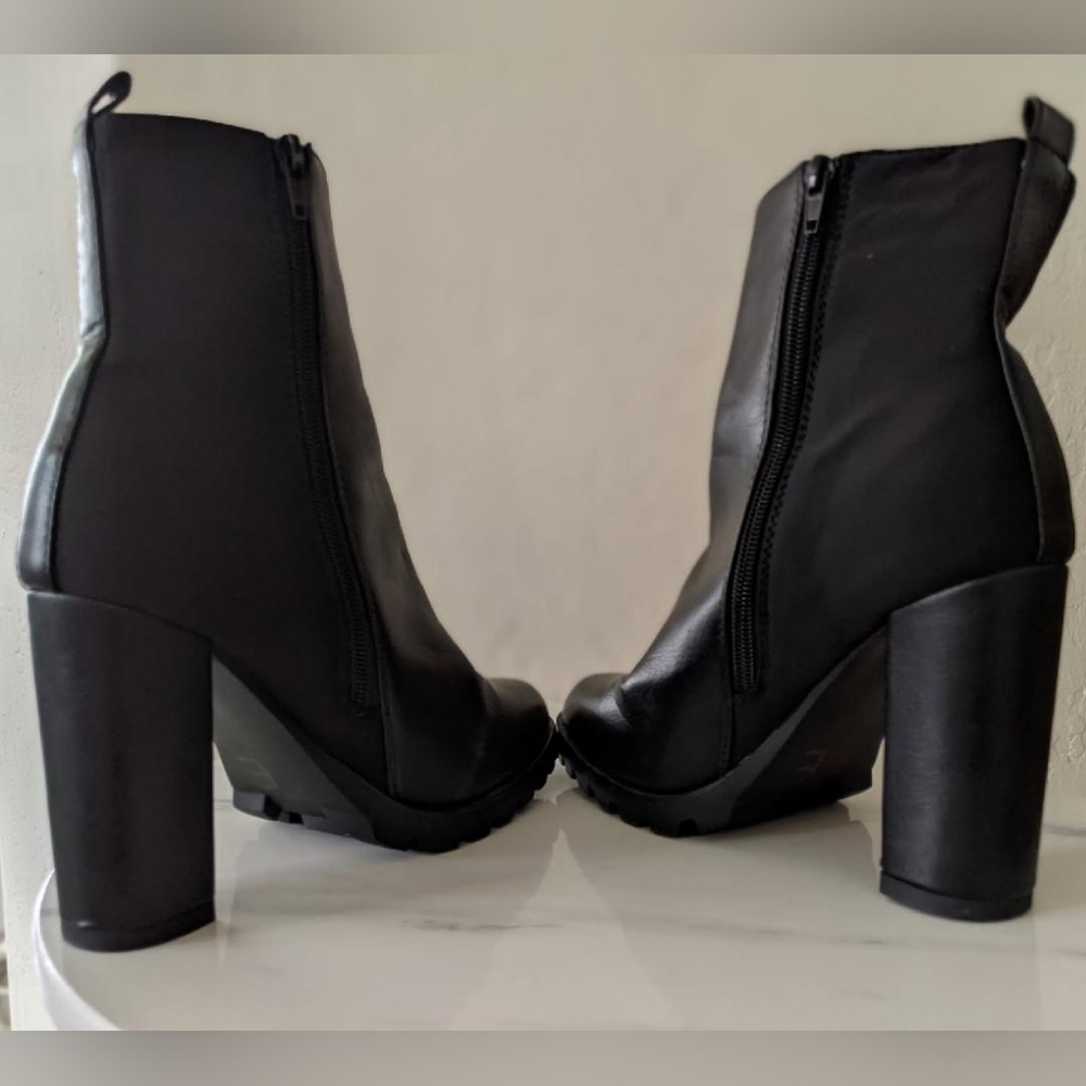 JF Serena Block Heeled Ankle Boot Black Size 8. - Picture 3 of 4